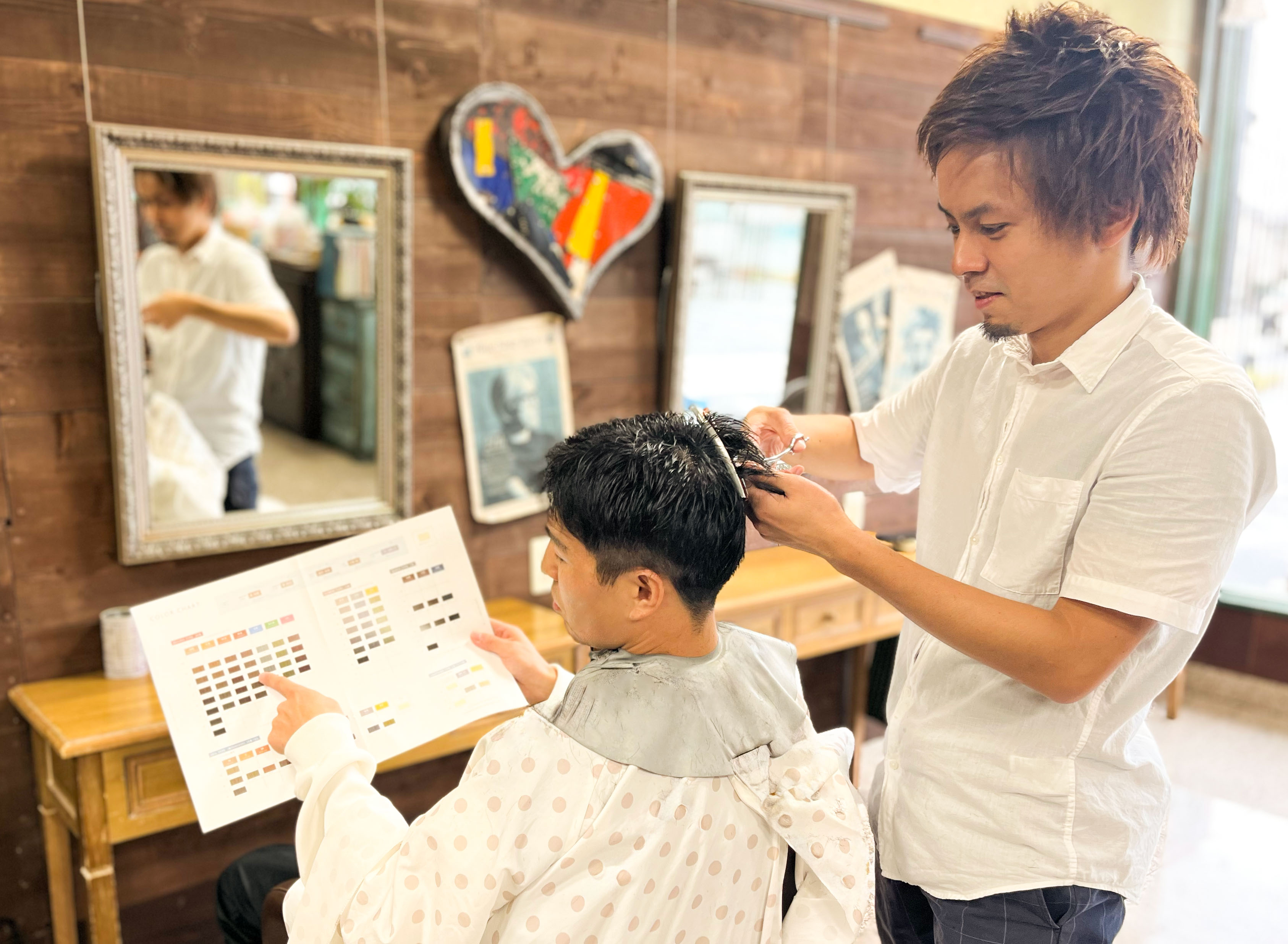楽しそうに施術しているお父さんの画像
